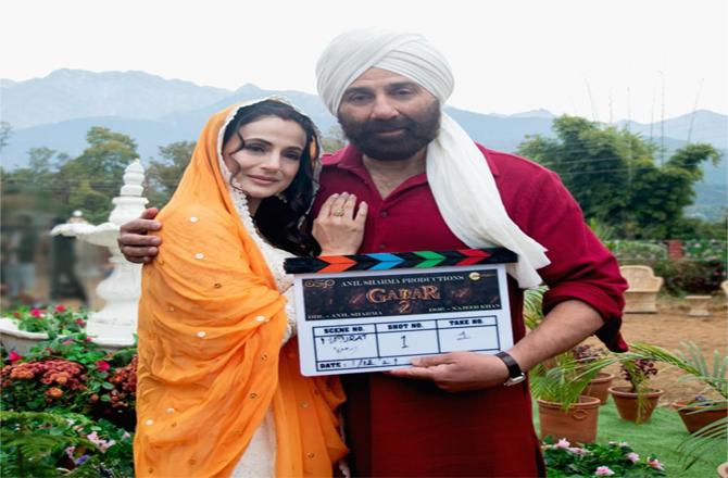 Sunny Deol`s `Gadar` will be released once again; Photo: INN